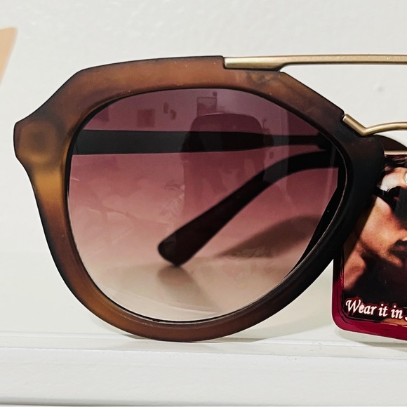 Brown Mat Frame Fashion Sunglasses w/Gold Hardware - Picture 3 of 5